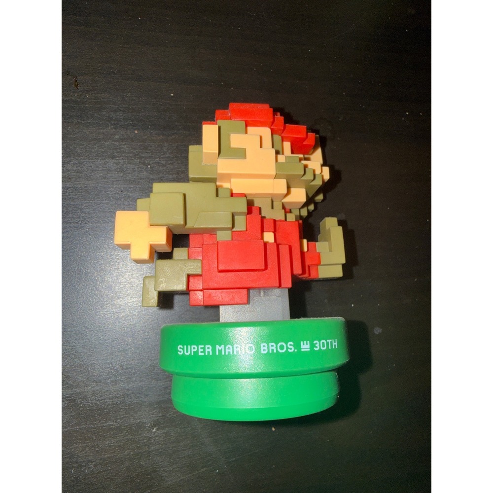 Nintendo amiibo Super Mario Bros 30th Anniversary 8-Bit Modern Figure out of box
